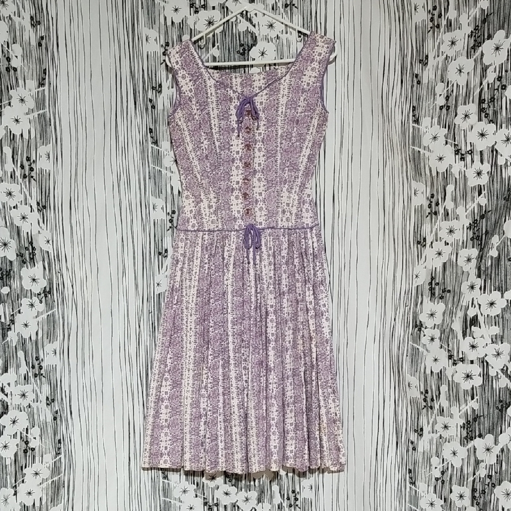 Unique and amazing vintage dress with purple and white Egyptian motif with ankhs